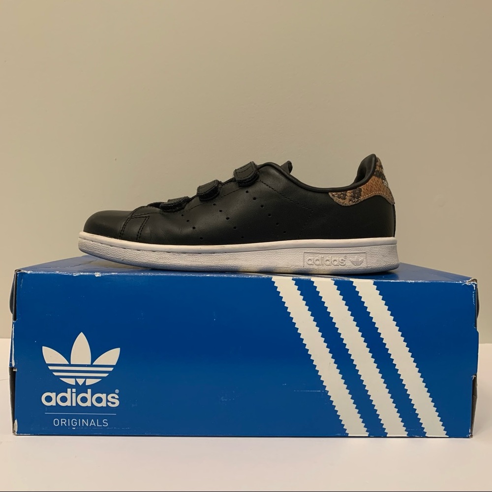 Adidas Women’s Stan Smith Velcro Sneakers Shoes, Black Snake Print Size 7.5